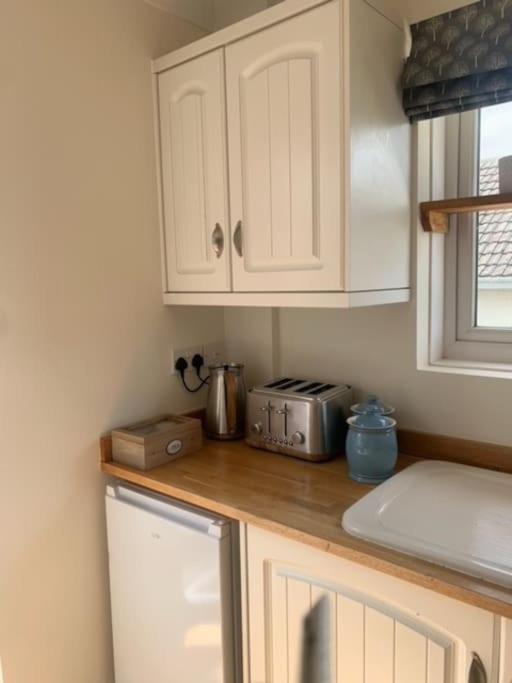 5 Edgebury Apartment Puriton Bagian luar foto