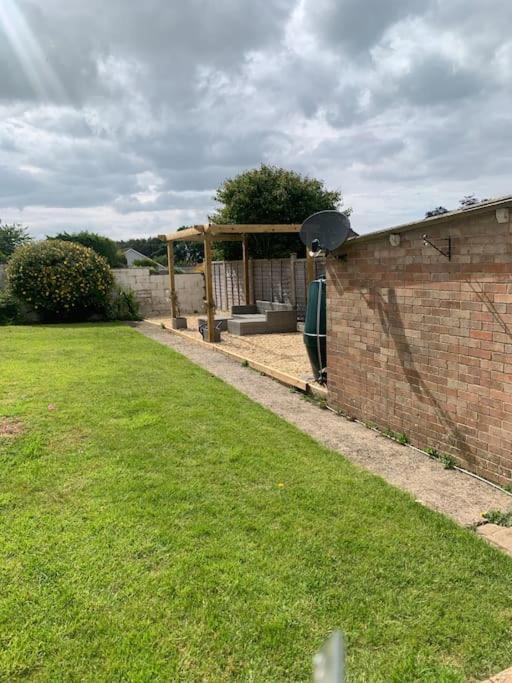 5 Edgebury Apartment Puriton Bagian luar foto