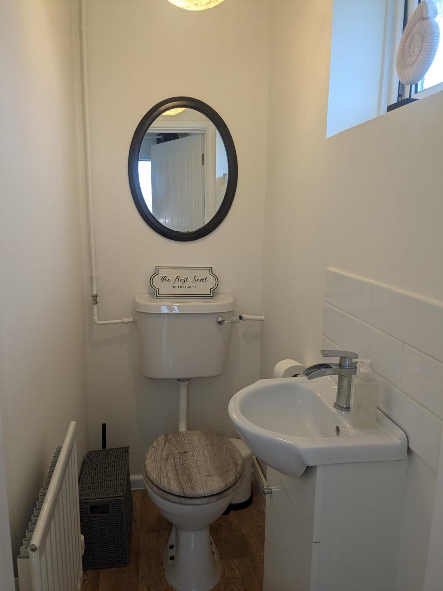 5 Edgebury Apartment Puriton Bagian luar foto