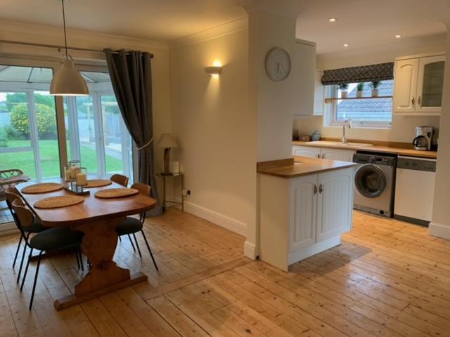5 Edgebury Apartment Puriton Bagian luar foto